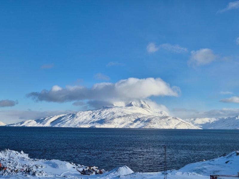 Sermitsiaq i forårssol