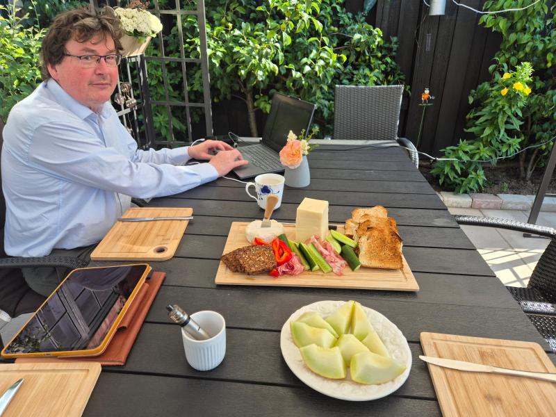 På Peters fødselsdag var i Postgaarden og spise og i Cirkusrevyen
