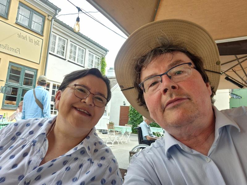 På Peters fødselsdag var i Postgaarden og spise og i Cirkusrevyen