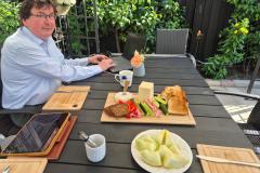På Peters fødselsdag var i Postgaarden og spise og i Cirkusrevyen