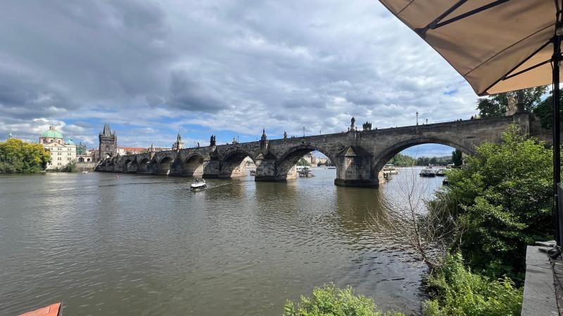 Luksusrestaurant i Prag lige ved Karlsbroen