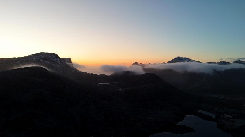 500 meter oppe i Amitsorssuaq ved Buksefjordens munding