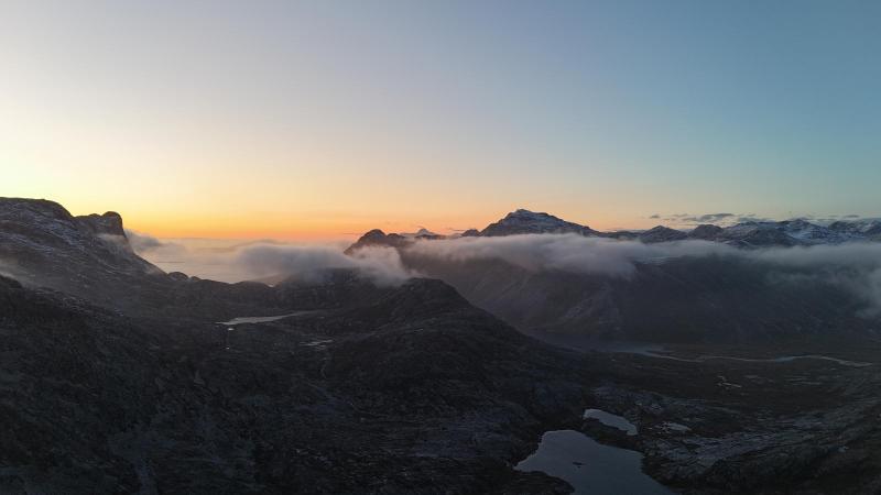 500 meter oppe i Amitsorssuaq ved Buksefjordens munding