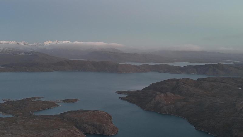 500 meter oppe i Amitsorssuaq ved Buksefjordens munding