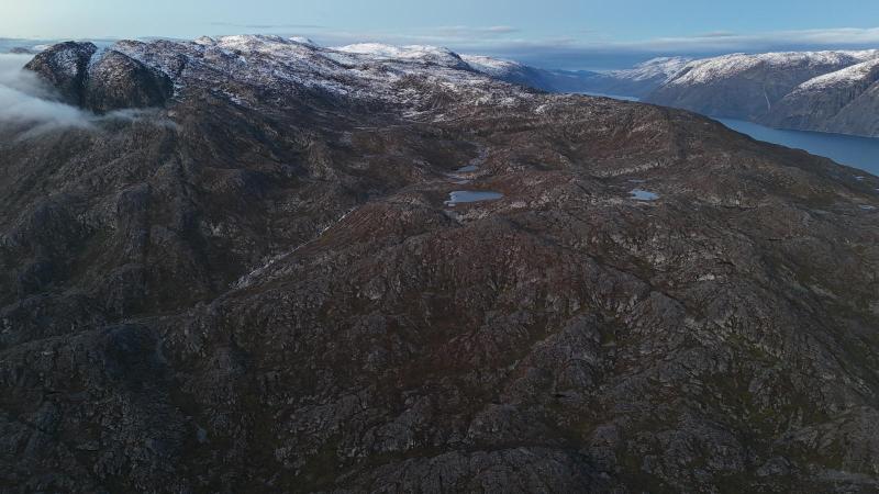 500 meter oppe i Amitsorssuaq ved Buksefjordens munding