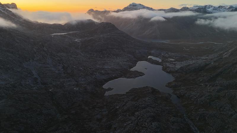 500 meter oppe i Amitsorssuaq ved Buksefjordens munding