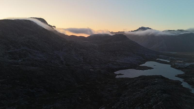500 meter oppe i Amitsorssuaq ved Buksefjordens munding
