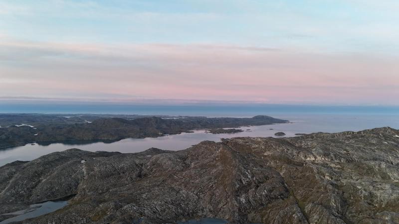 500 meter oppe i Amitsorssuaq ved Buksefjordens munding