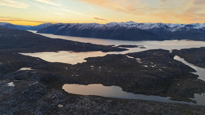 500 meter oppe i Amitsorssuaq ved Buksefjordens munding