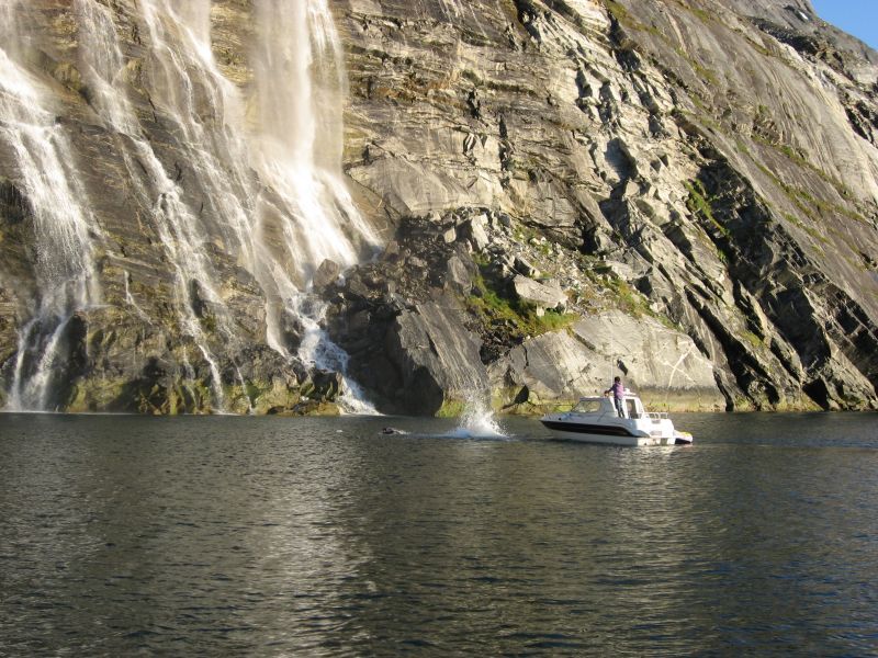 2008-07-24_sejltur_rumle_dan_helle_benjamin_sermitsiaq_pers_hytt_038