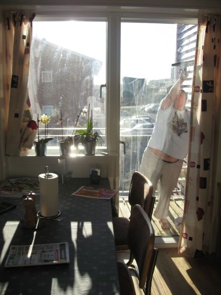 2008-07-03_maren_palle_vinduespudsning_003