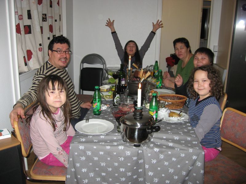 2008-11-21_alu_dorthe_richard_julia_bea_alma_middag_fondue_001