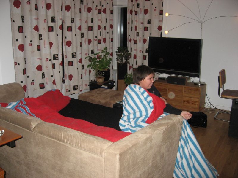 2008-11-21_alu_dorthe_richard_julia_bea_alma_middag_fondue_011