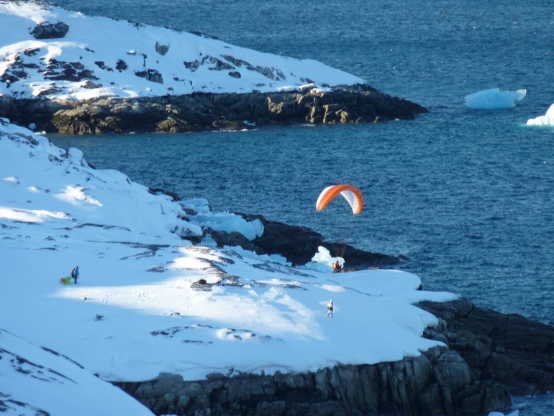 2011-02-20-1445_paraglider_2
