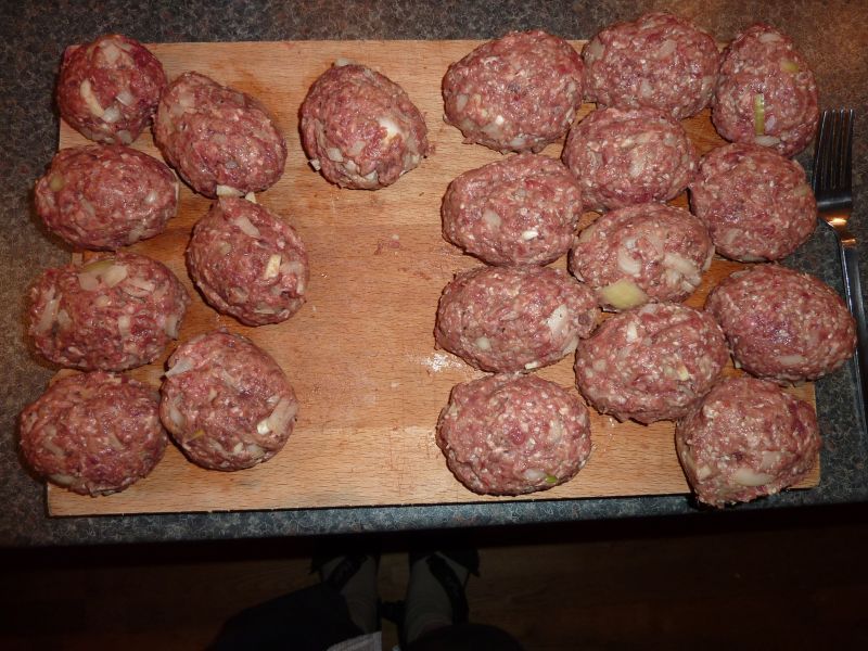 2011-11-04-2012_-_frikadeller_mad_2