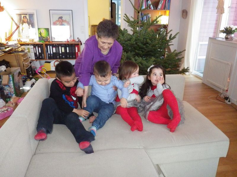 2012-12-24-1459_-_qupanuk_eugenius_labansen_theodora_eugenius_ukaleq_eugenius_labansen_yanick_steenholdt_2