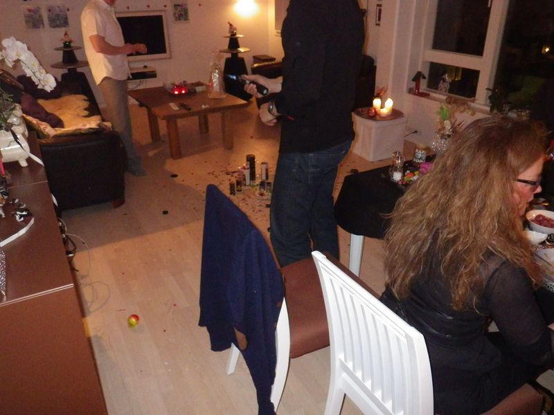 2012-12-31-2355_-_john_telling_nauja_broens_svend_svaerd