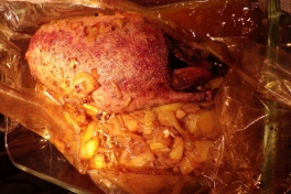 Plukket alk i stegpose med kartofler og diverse gode ting