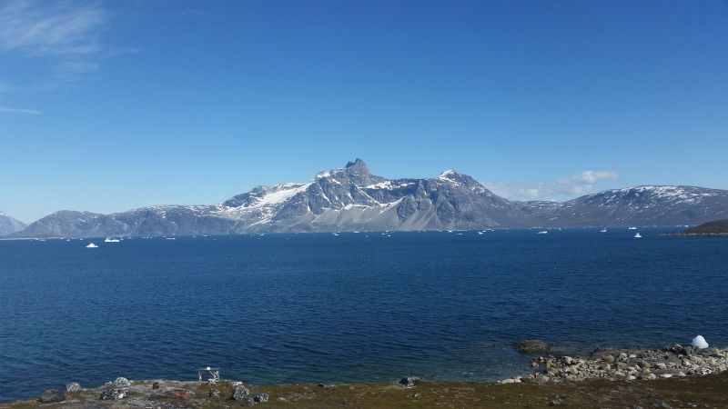 2016-06-11-1619_Besoeg_i_Ove_Karl_og_Agnes_hytte_Sermitsiaq