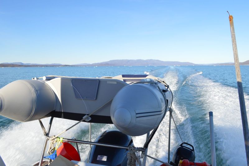 Marus agter med ekstra motor