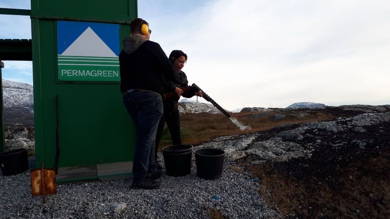 Tuttumik - Nukissiorfiit dag på skydebanen