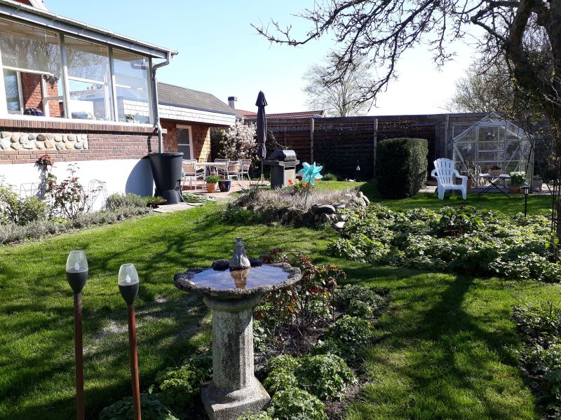 2019-04-18-1132_Bjørn-og-Susys-dejlige-have_-_2
