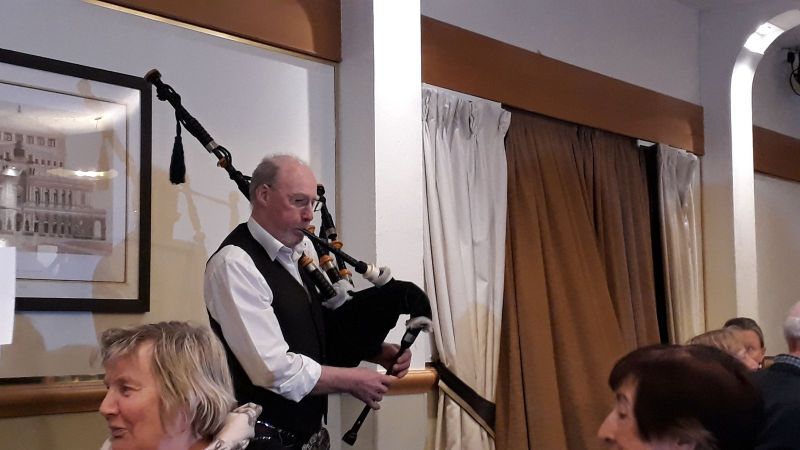 2019-04-24-2044_Underholdning-på-hotellet_-