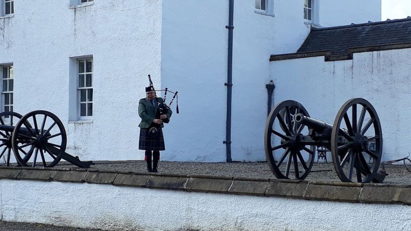 2019-04-25-1110_Sækkepiben-på-Blair-Castle_-