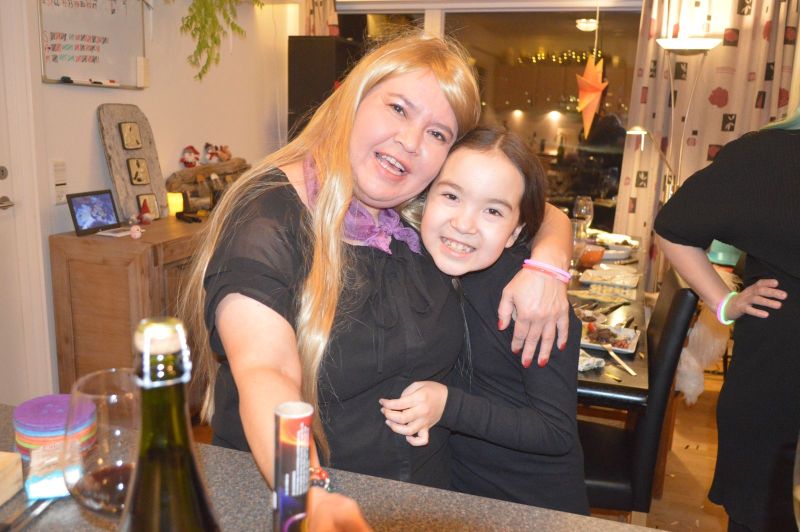 2019-12-31-2136_Anna-Hessler-Labansen-Linda-Louise-Hessler-Isbosethsen