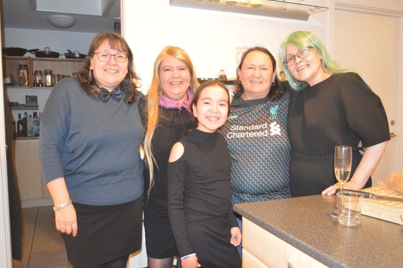 2019-12-31-2138_Anna-Hessler-Labansen-Juliane-Burmeister-Linda-Louise-Hessler-Isbosethsen-Maren-Mikkelsen-Lenner