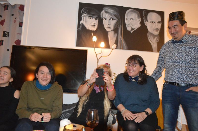 2019-12-31-2235_Anna-Hessler-Labansen-Linda-Louise-Hessler-Isbosethsen-Mina-Hessler-Isobosethsen-Peter-Isboseths