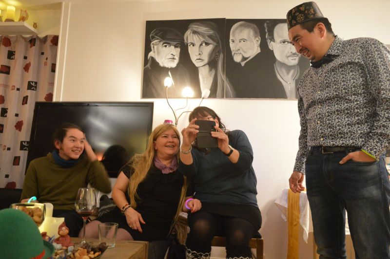 2019-12-31-2235_Anna-Hessler-Labansen-Mina-Hessler-Isobosethsen-Peter-Isbosethsen-Sebastian-Hessler-Isbosethsen