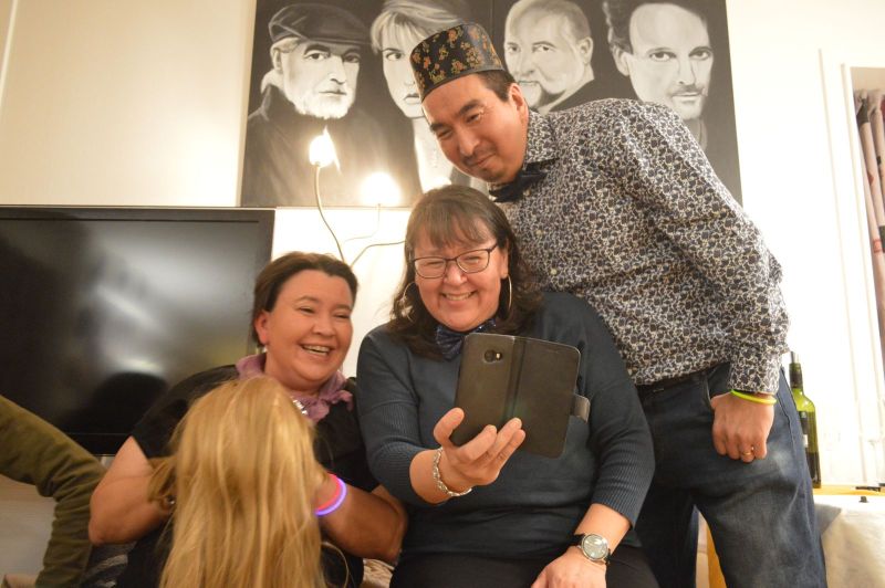 2019-12-31-2237_Anna-Hessler-Labansen-Mina-Hessler-Isobosethsen-Peter-Isbosethsen