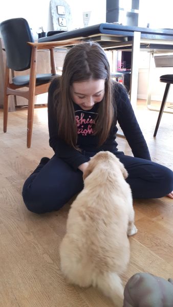 Emily og nogle af hendes søskende på 1. besøg i Pupik