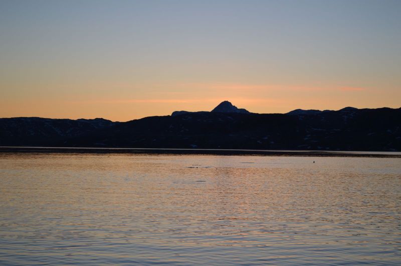 Kristi Himmarlfarts ferie i Qarajat Iluat. Torskene danser og sælerne jager i solnedgangen