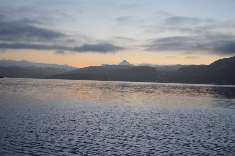 Kristi Himmarlfarts ferie i Qarajat Iluat. Torskene danser og sælerne jager i solnedgangen