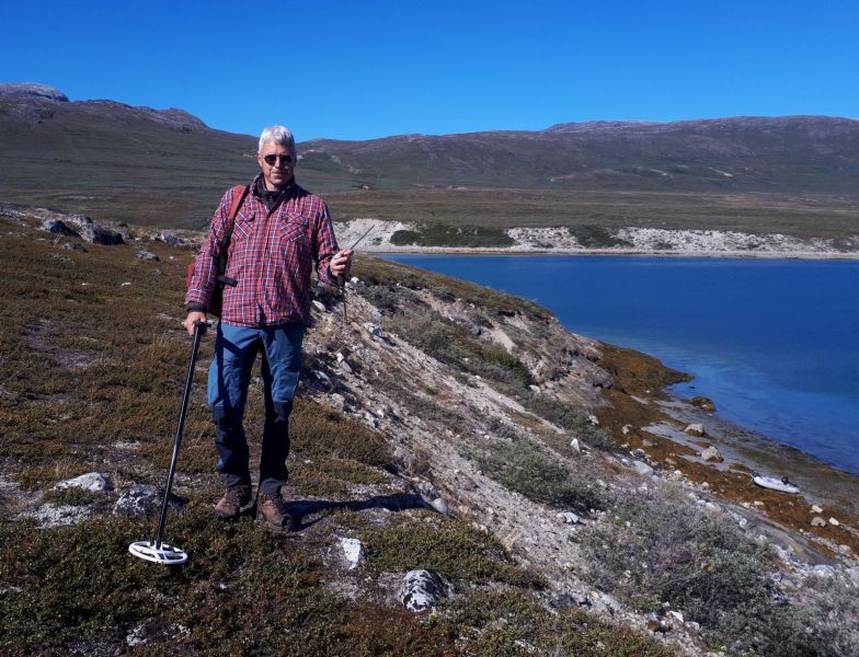 Lars med det fine søm, som hans nye metaldetektor har fundet