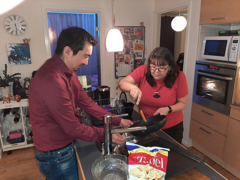 2020-12-24-1729_Mina-Hessler-Isobosethsen-Peter-Isbosethsen