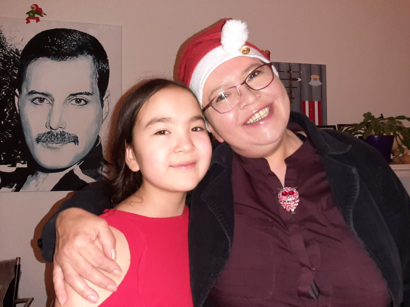 2020-12-24-1732_Anna-Hessler-Labansen-Linda-Louise-Hessler-Isbosethsen