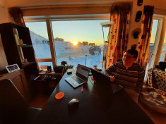 Årets første sol direkte i stuen