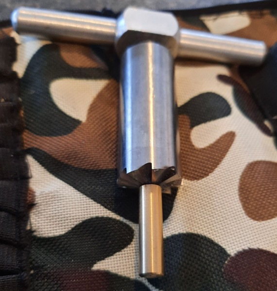 Værktøj til at rette mundingen op