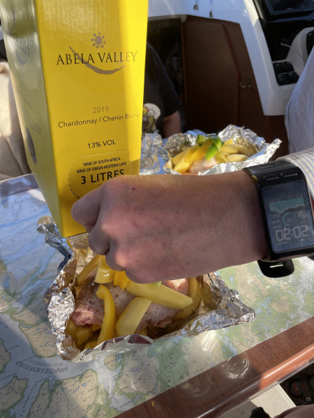 Miniferie i Qarajat Iluat. Kylling grillpakker samles