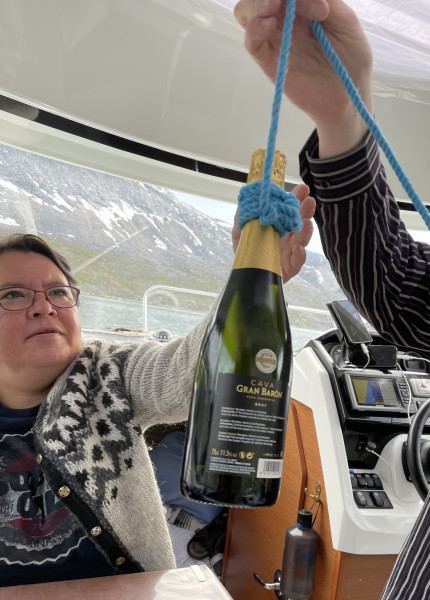 2021-07-16-1719_Anna-Hessler-Labansen-Champagne