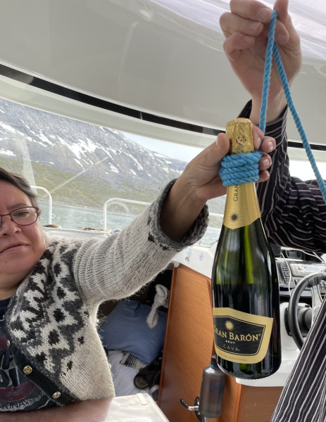 2021-07-16-1719_Anna-Hessler-Labansen-Champagne_2