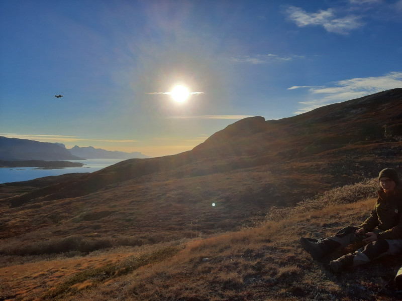 Klaus tester drone oppe i fjeldet