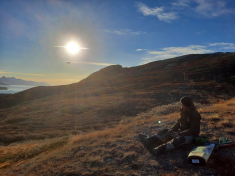 Klaus tester drone oppe i fjeldet