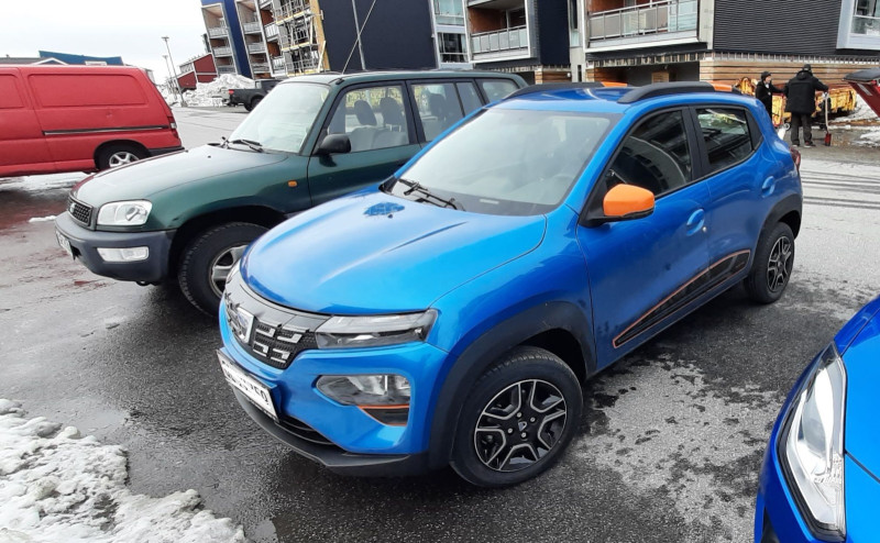 Vores nye elbil og den gode gamle Rav4